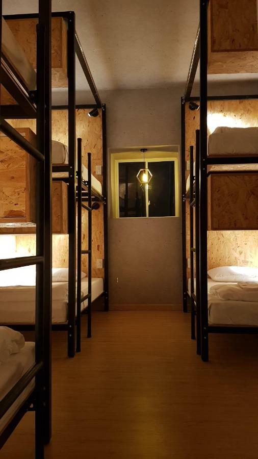 White House Hostel Нячанг Екстер'єр фото